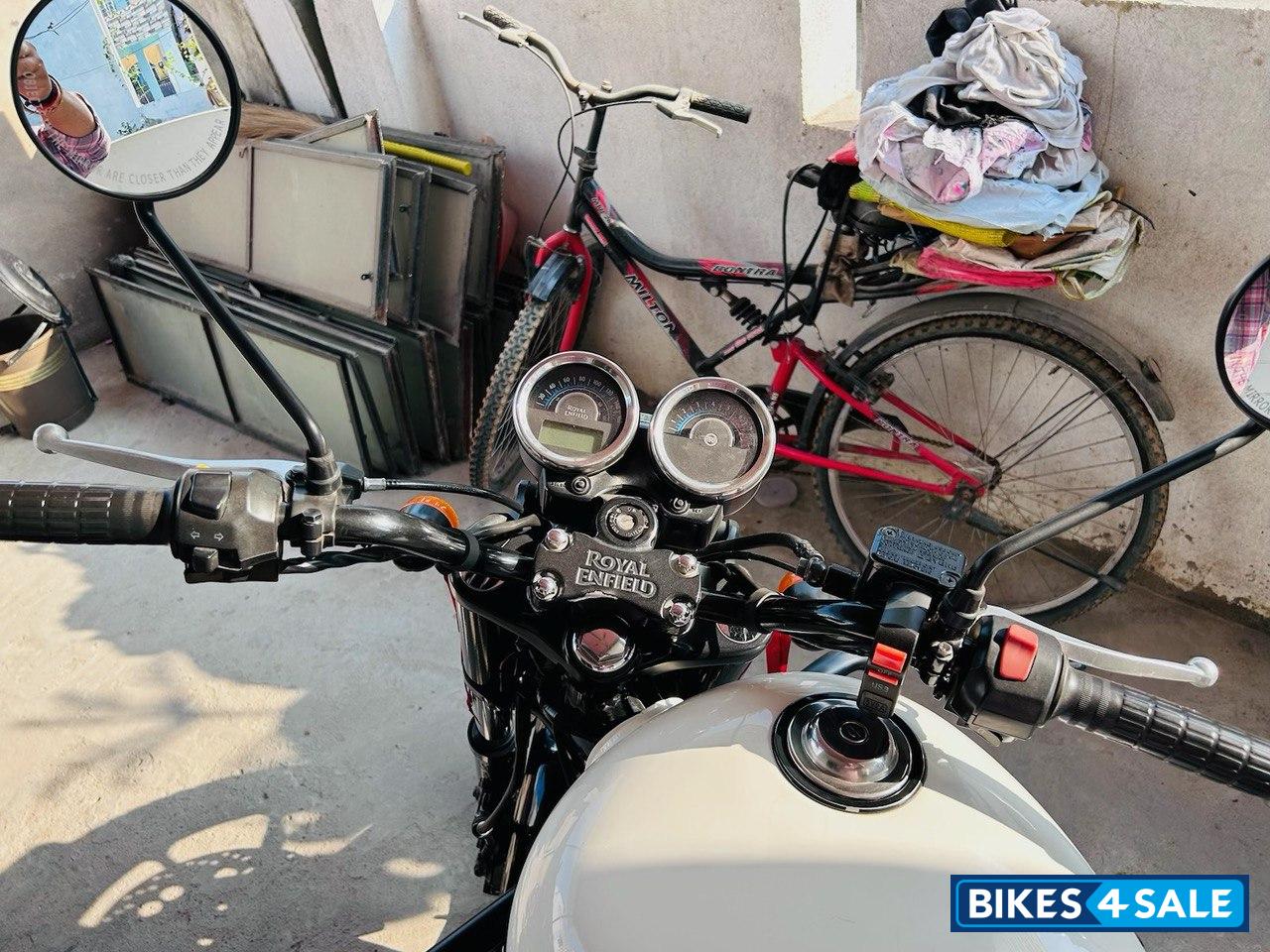 White Royal Enfield Thunderbird X 350