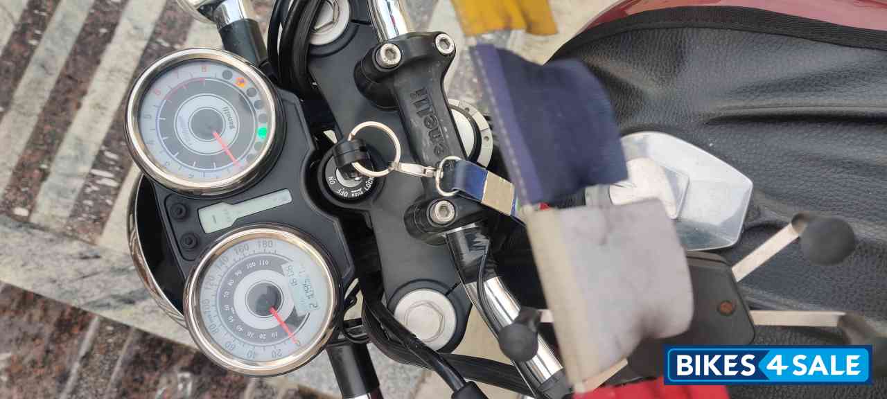 Red Benelli Imperiale 400 BS6