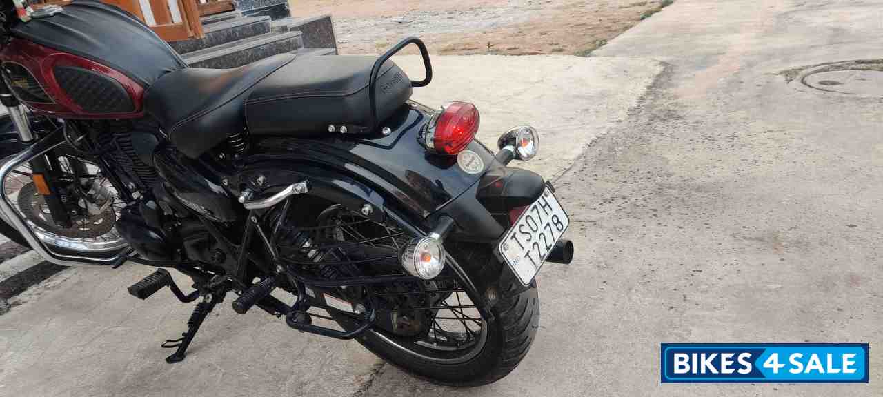 Red Benelli Imperiale 400 BS6