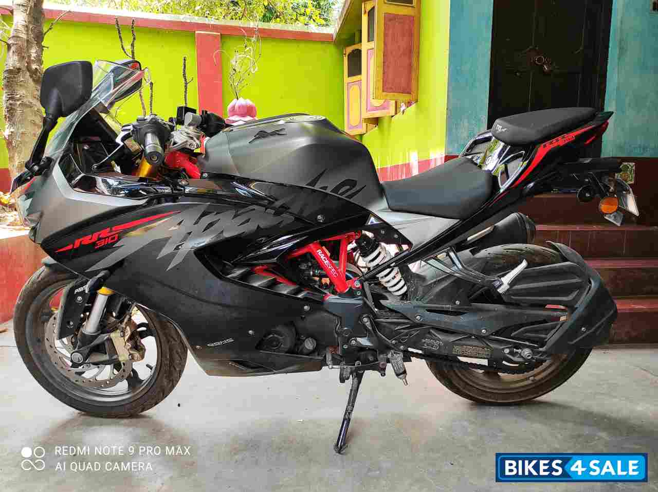 Black TVS Apache RR 310