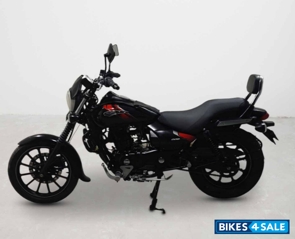Bajaj Avenger Street 220