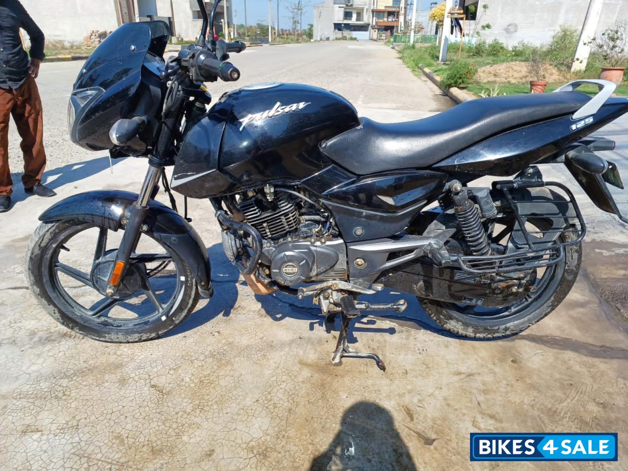 Black Bajaj Pulsar 125