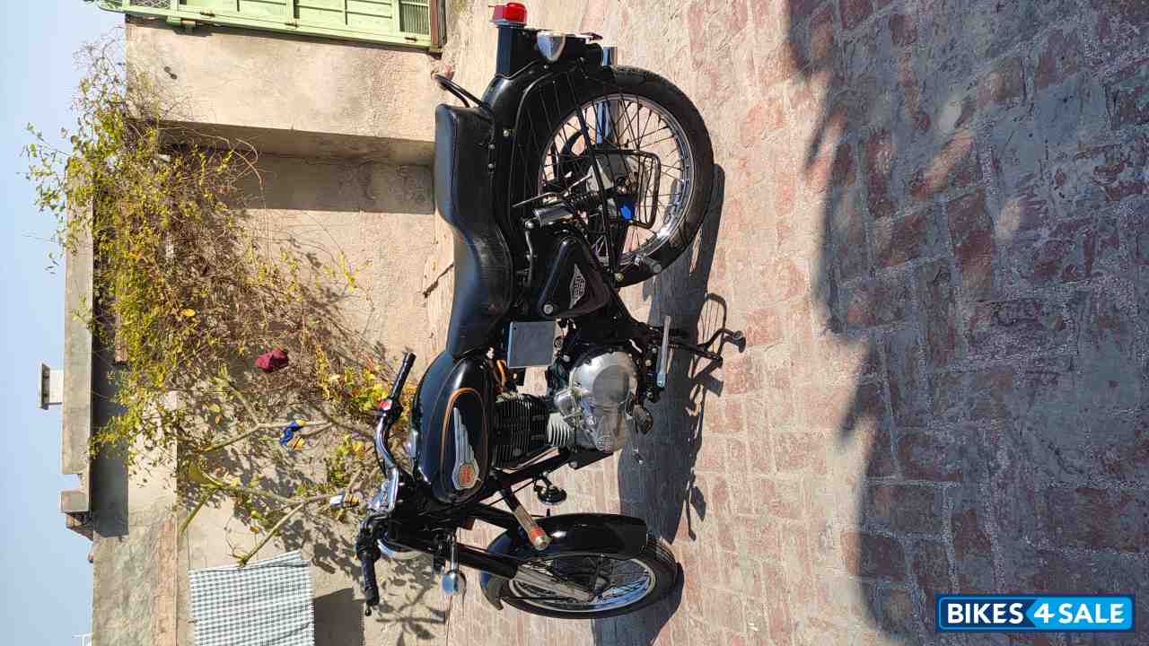 Black Royal Enfield Bullet Standard 350