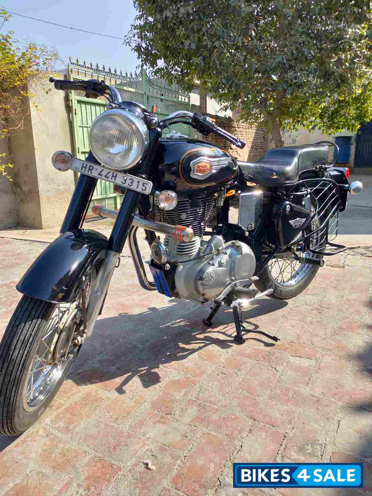 Black Royal Enfield Bullet Standard 350