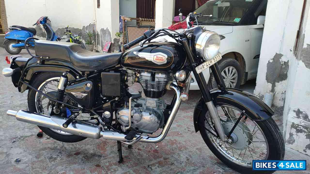 Black Royal Enfield Bullet Standard 350