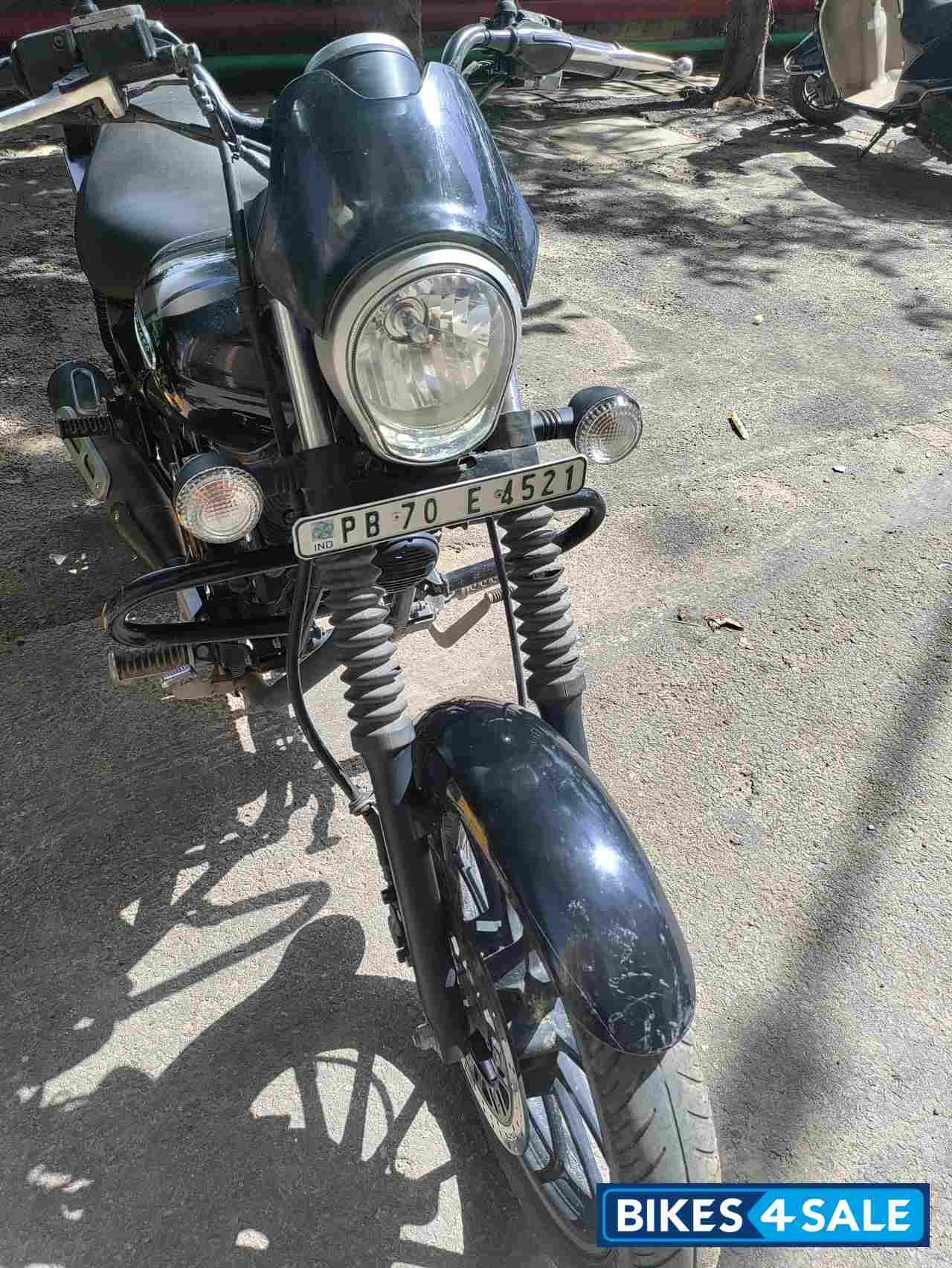 Bajaj Avenger 180 DTS-i