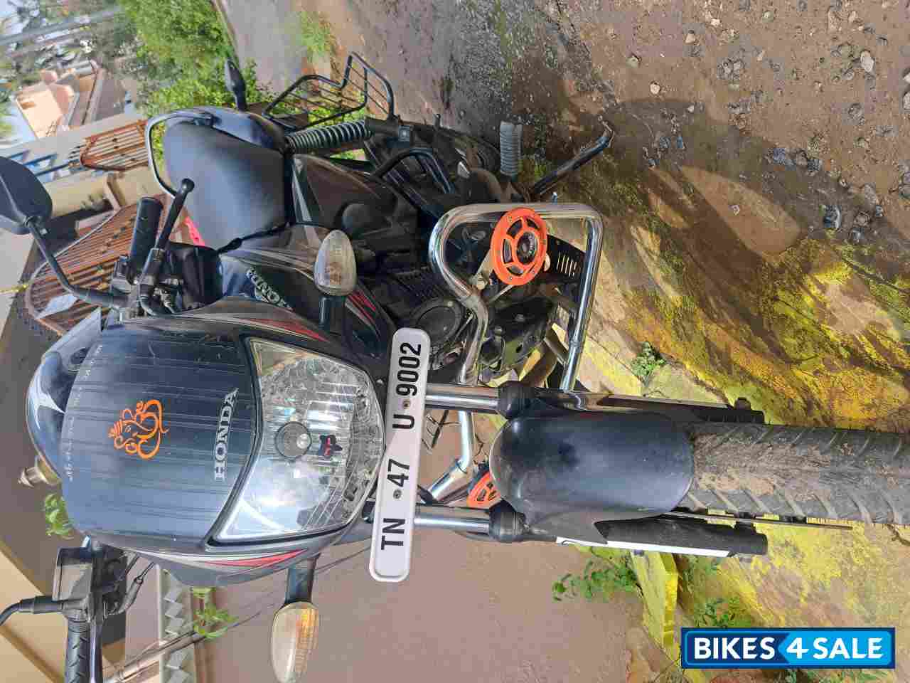 Black Honda CB Shine