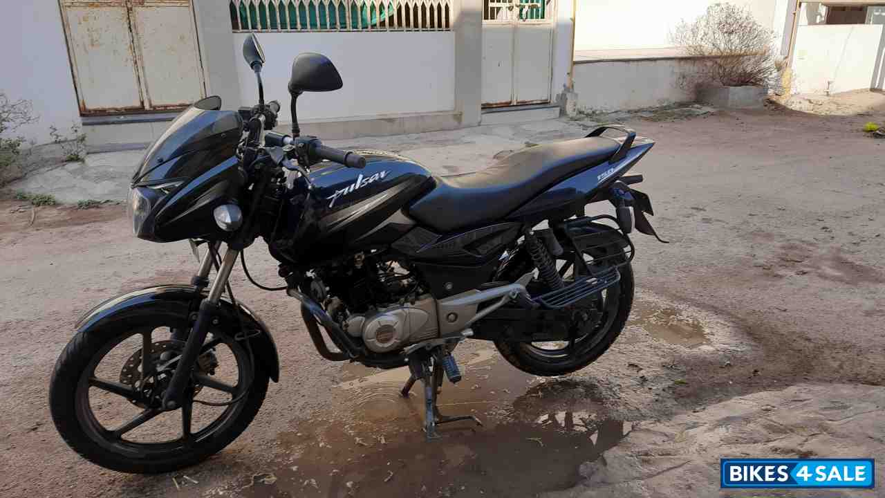 Black Silver Bajaj Pulsar 150 DTSi