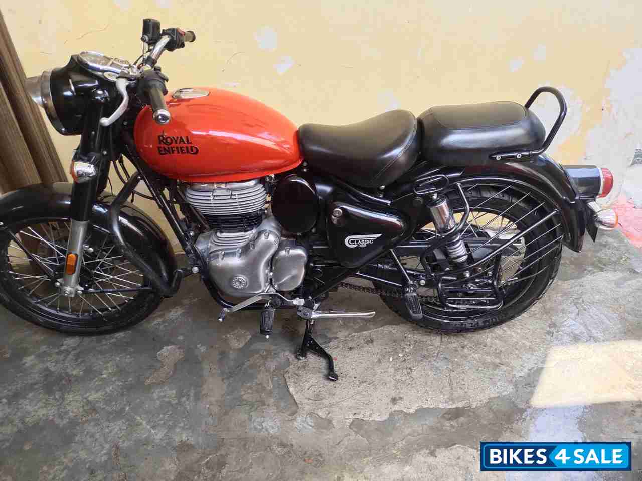 Red Royal Enfield Classic 350
