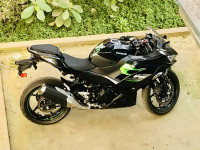 Carbon Grey Kawasaki Ninja 400 BS6 2023