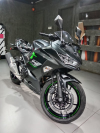 Carbon Grey Kawasaki Ninja 400 BS6 2023