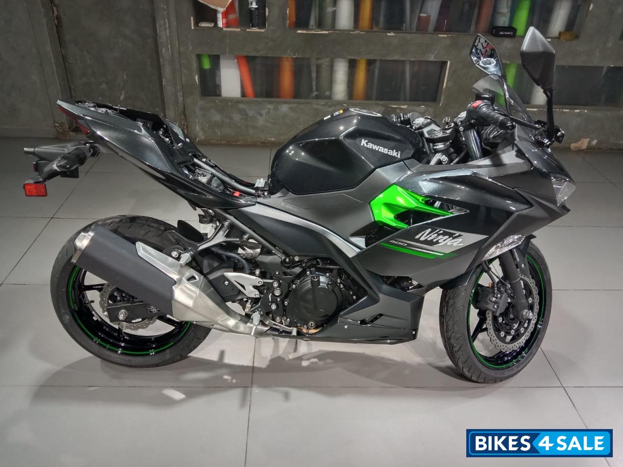 Carbon Grey Kawasaki Ninja 400 BS6 2023
