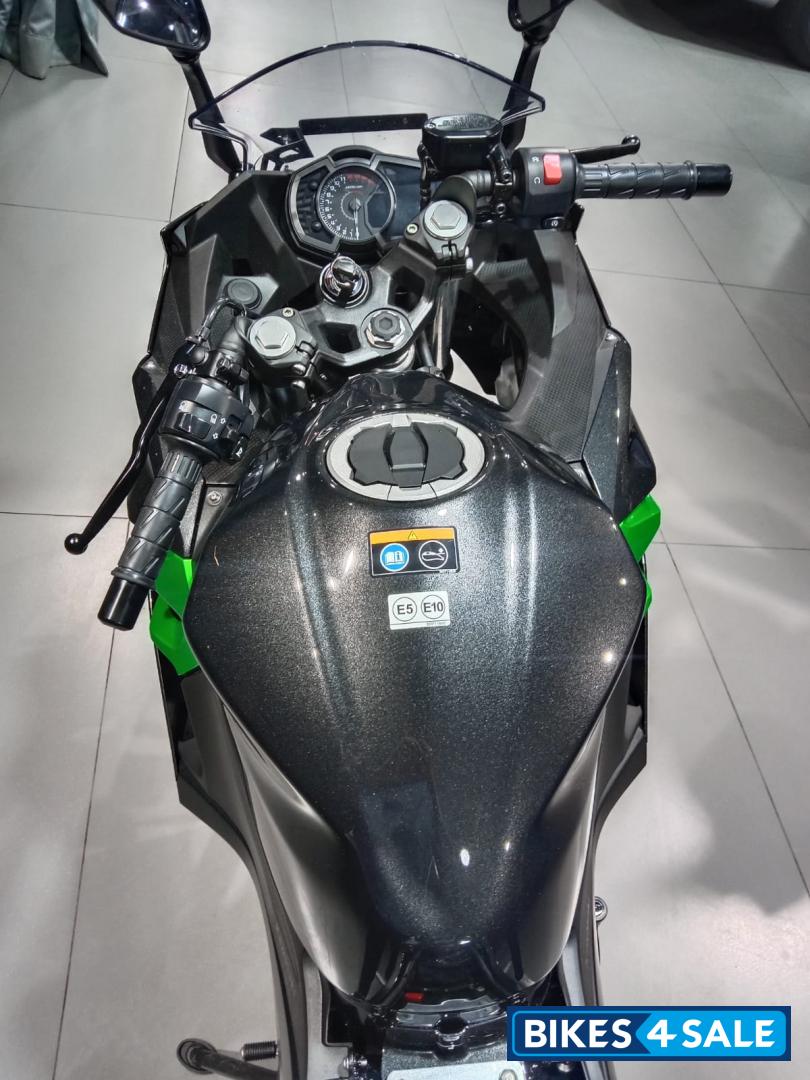 Carbon Grey Kawasaki Ninja 400 BS6 2023