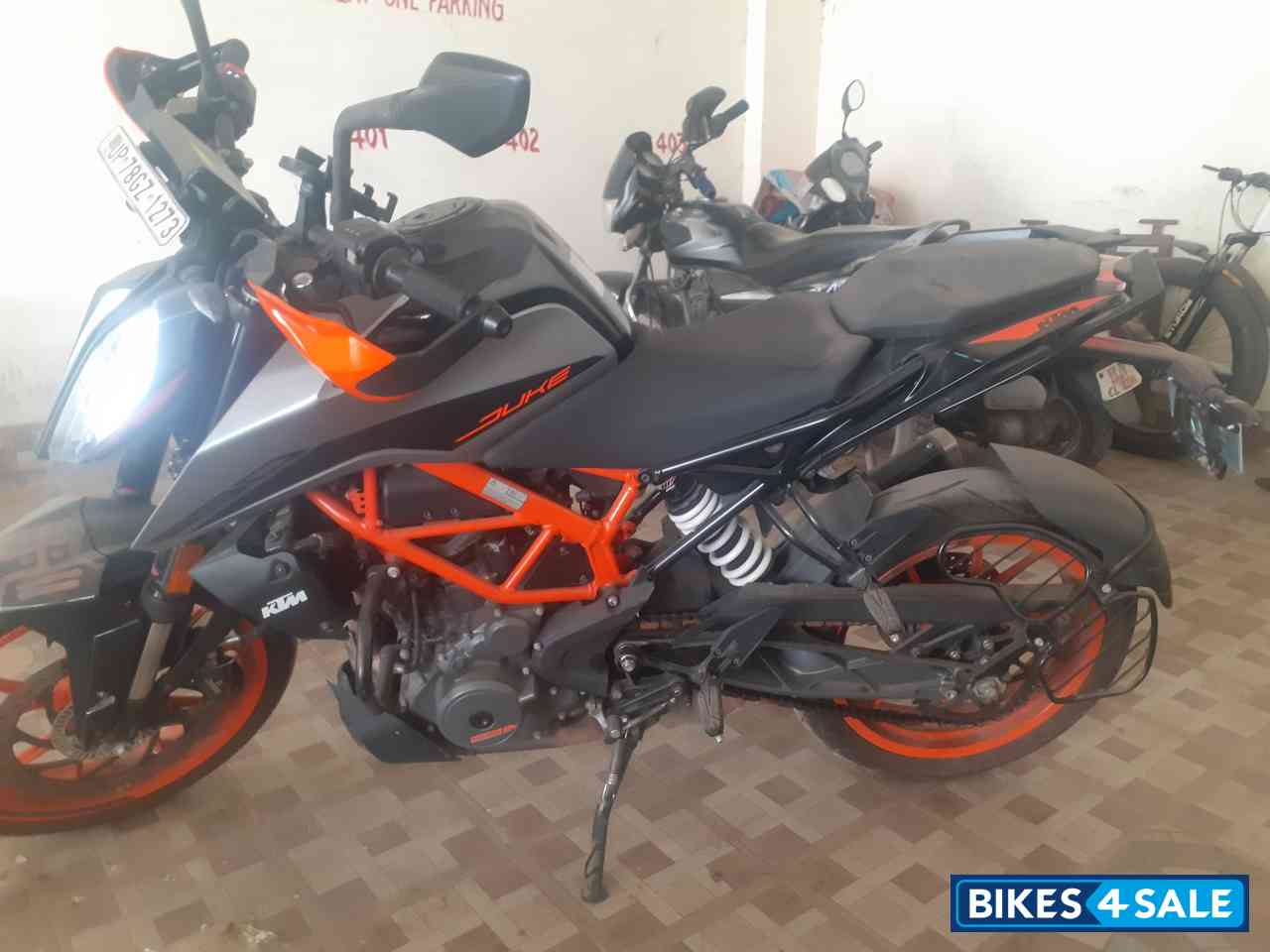 Silver Metallic Matt KTM Duke 390 2022