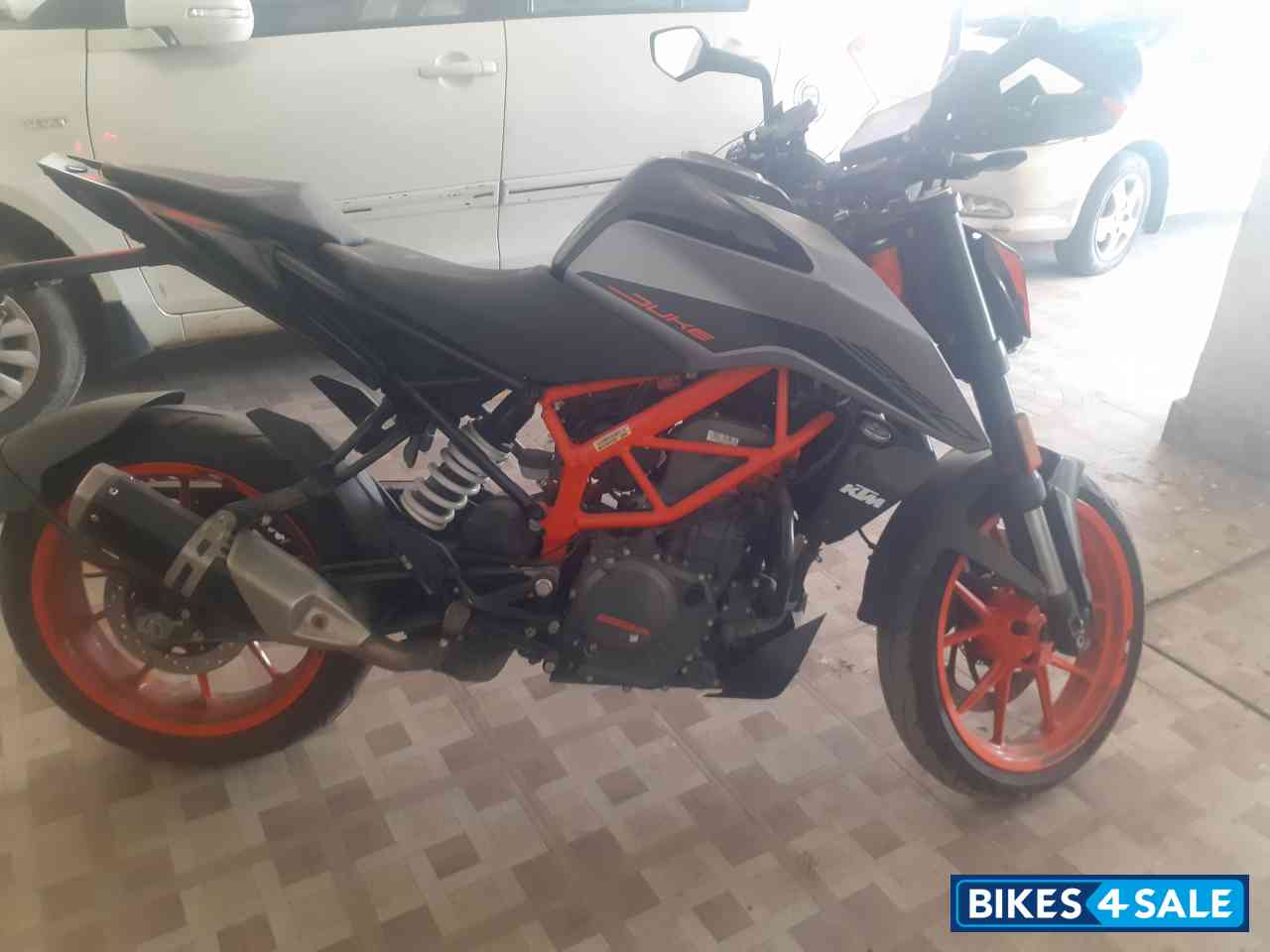 Silver Metallic Matt KTM Duke 390 2022