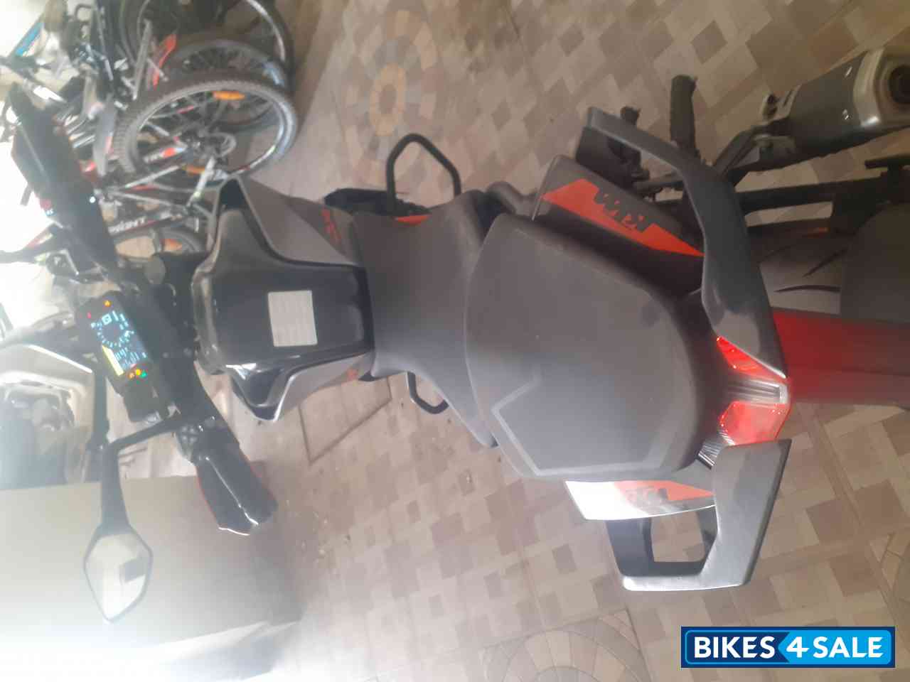 Silver Metallic Matt KTM Duke 390 2022