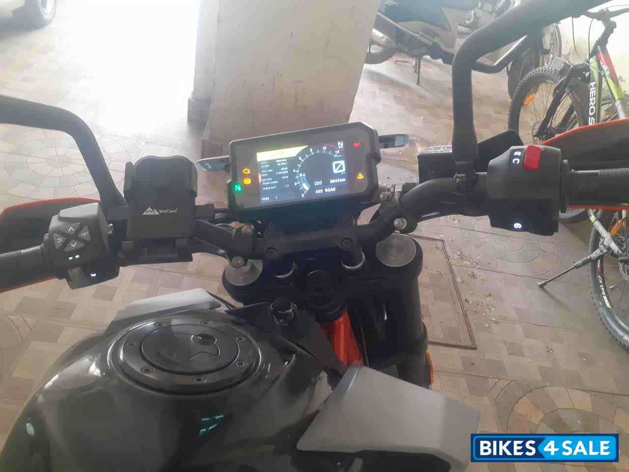 Silver Metallic Matt KTM Duke 390 2022