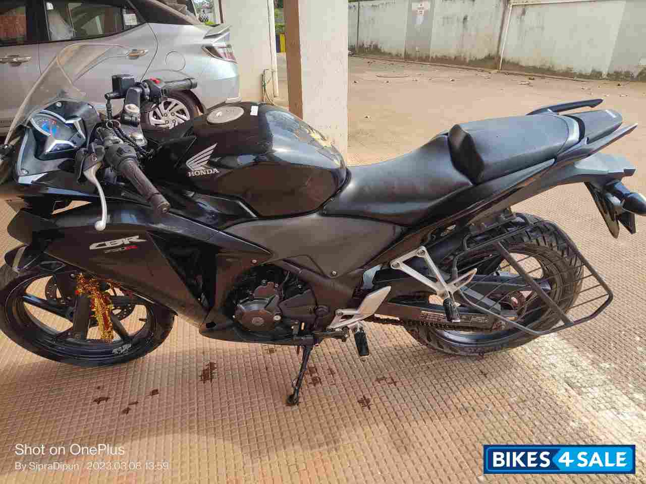 Black Honda CBR 250R