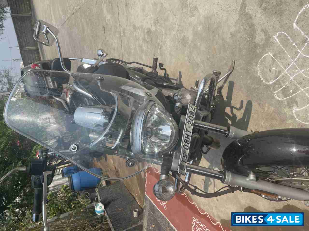 Black Bajaj Avenger Cruise 220 Black Bajaj Avenger Cruise 220