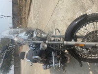 Black Bajaj Avenger Cruise 220