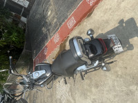 Black Bajaj Avenger Cruise 220