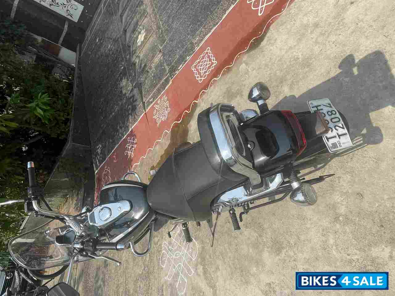 Black Bajaj Avenger Cruise 220 Black Bajaj Avenger Cruise 220