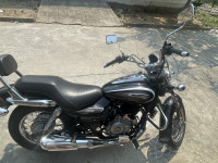 Black Bajaj Avenger Cruise 220