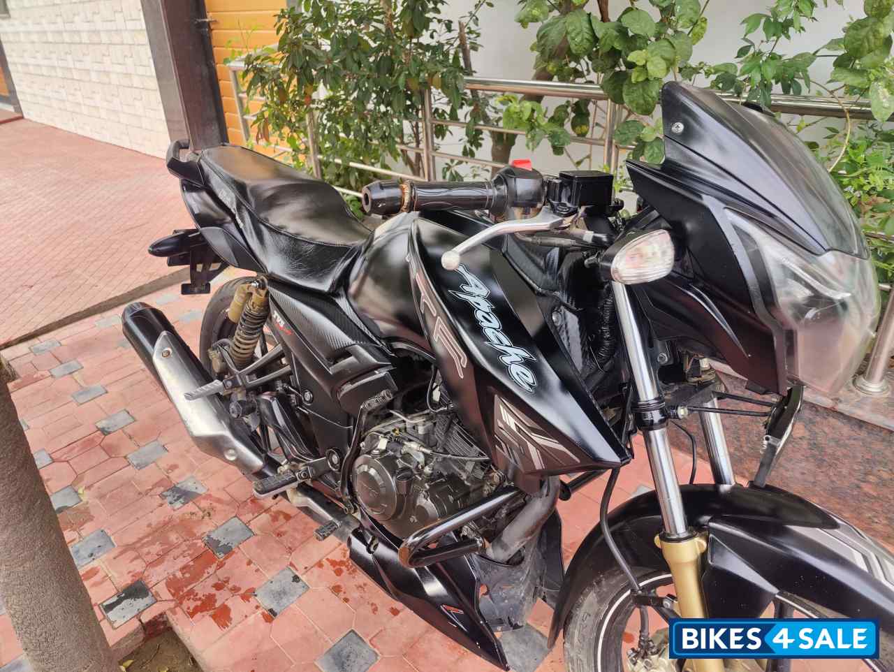 Matt Black TVS Apache RTR 180 ABS