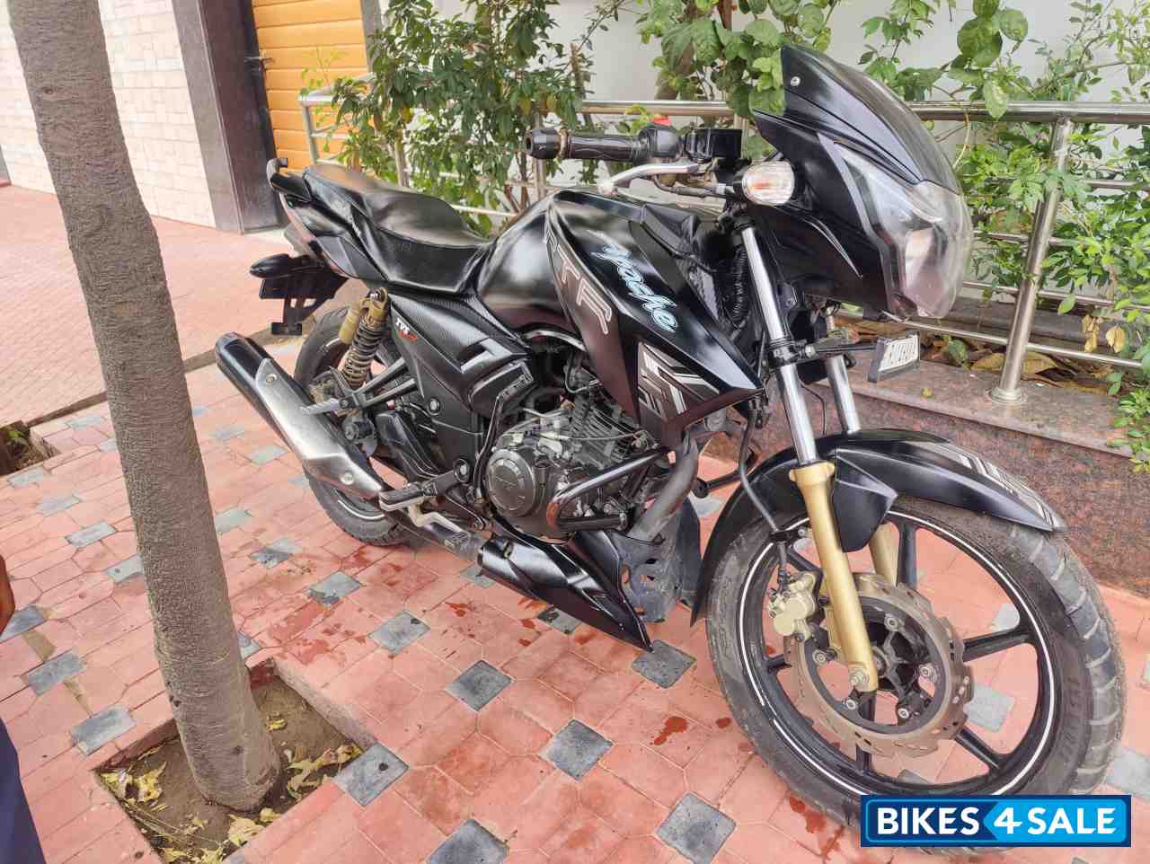 Matt Black TVS Apache RTR 180 ABS