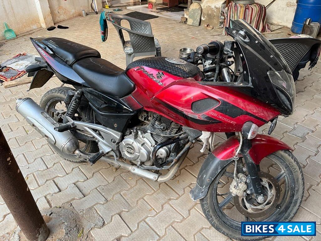 Bajaj Pulsar 220 DTSFi