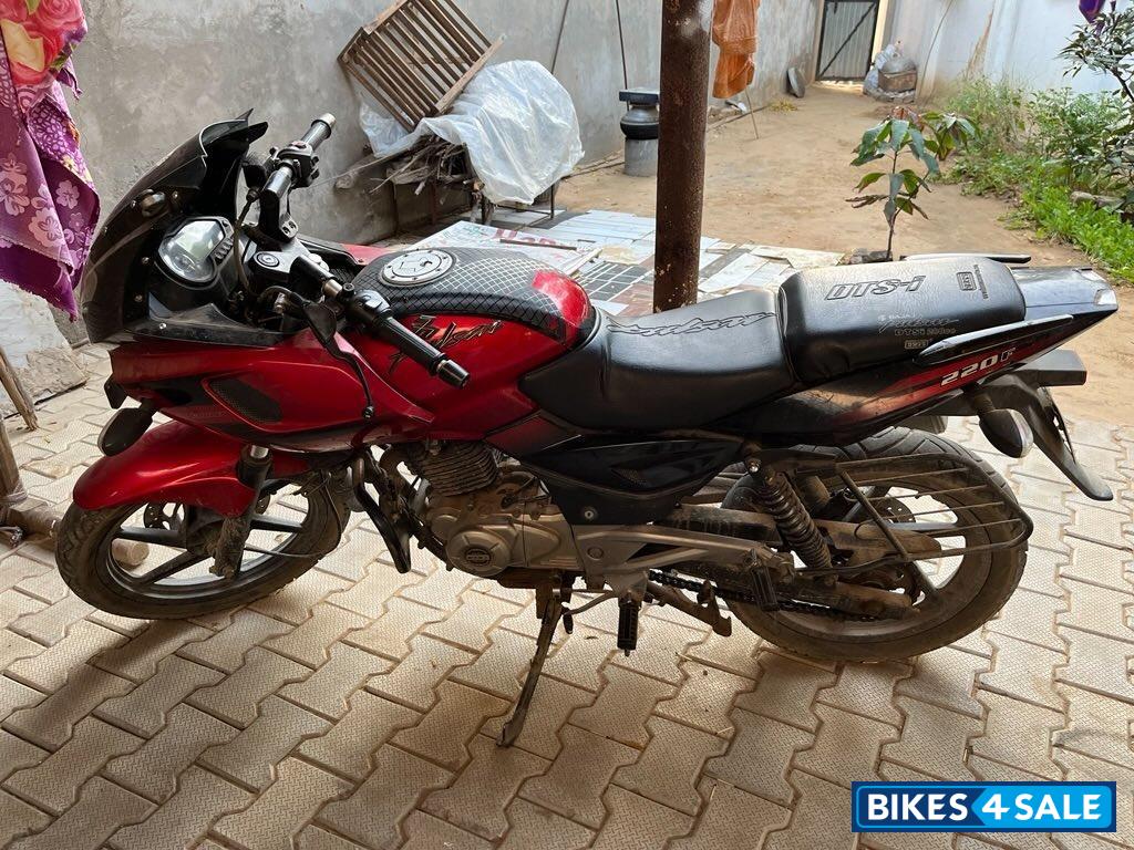 Bajaj Pulsar 220 DTSFi