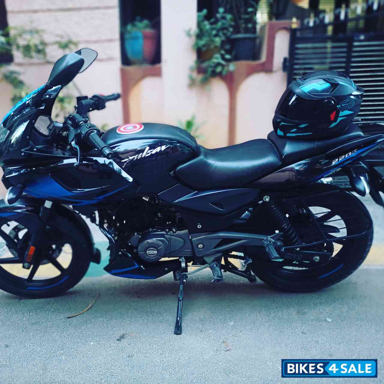 Ebony Blk Blue Dkl Bajaj Pulsar 220F BS6