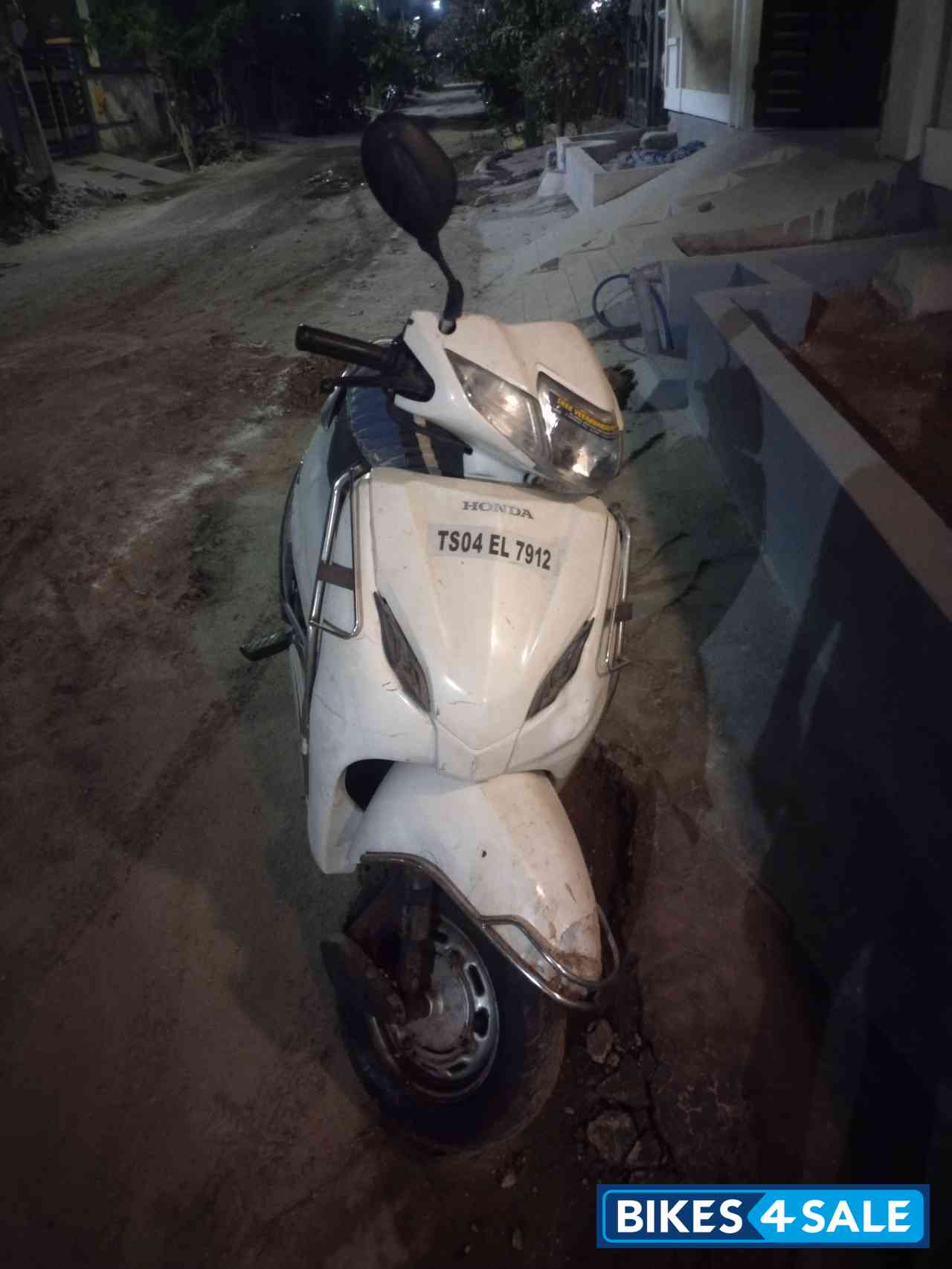 White Honda Activa 4G