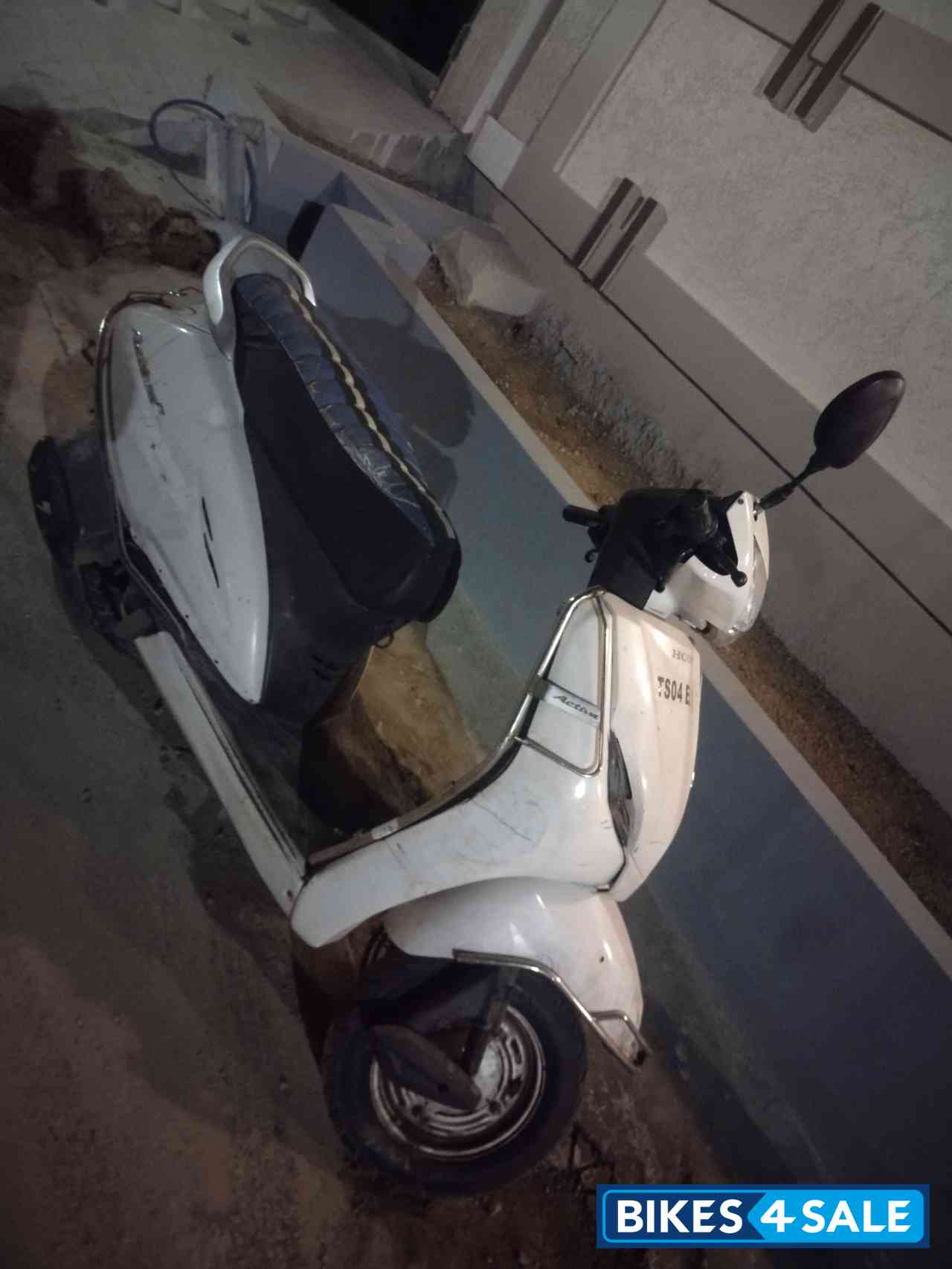 White Honda Activa 4G