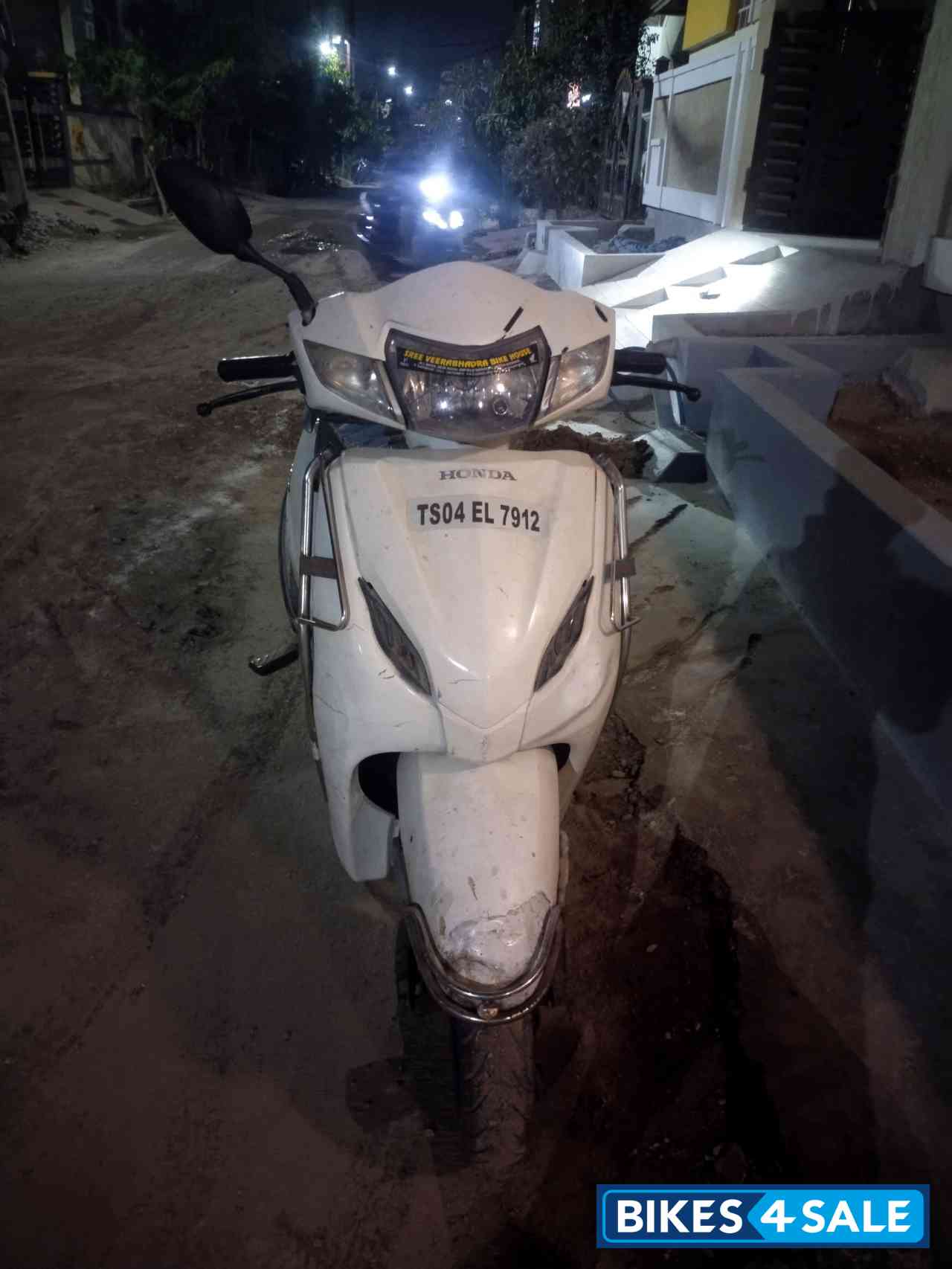 White Honda Activa 4G