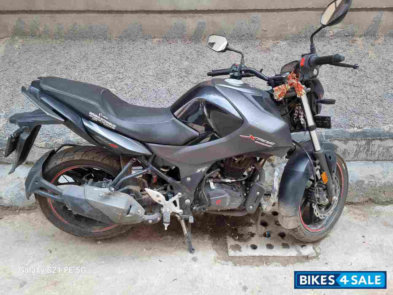 Grey/black Hero Xtreme 160R Stealth Edition