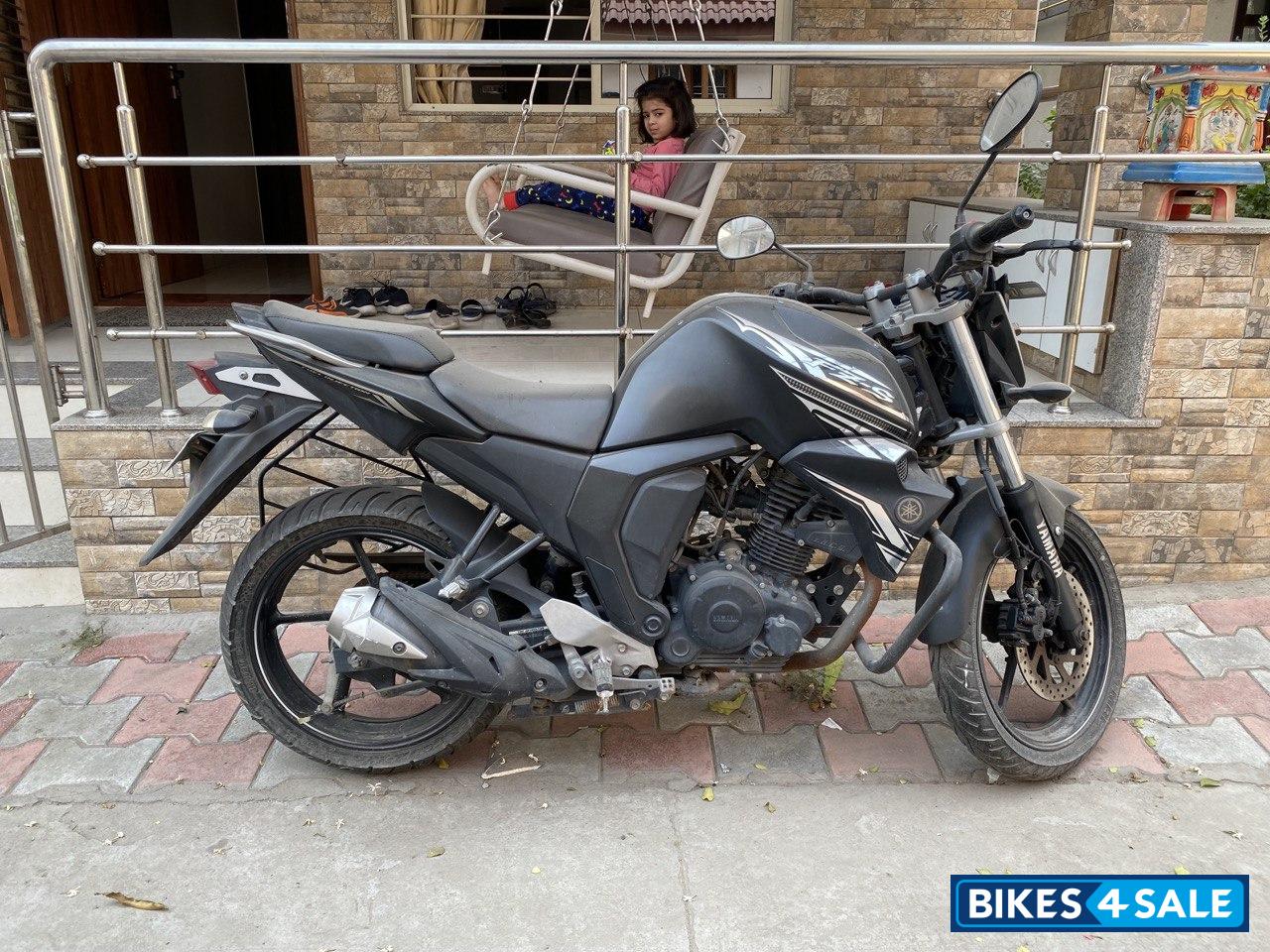 Mat Black Yamaha FZ FI V2