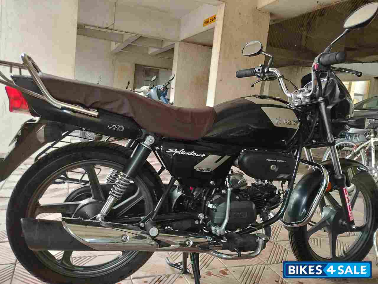 Black And Grey Straps Hero Splendor Plus Xtec