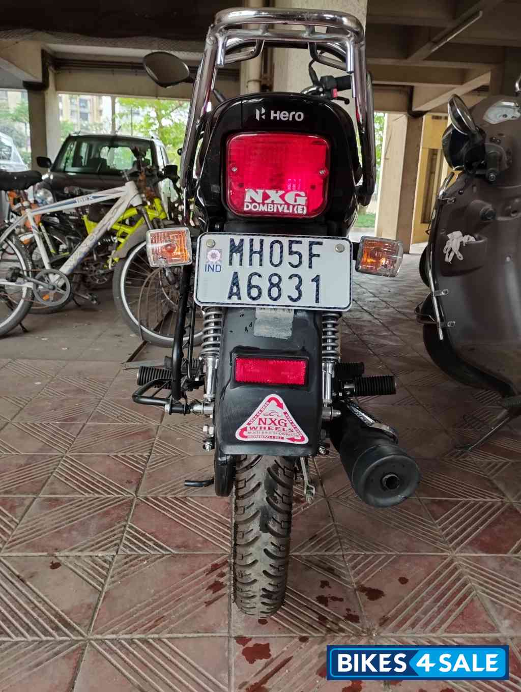 Black And Grey Straps Hero Splendor Plus Xtec