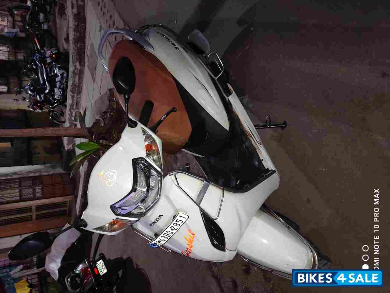 White Honda Activa 5G