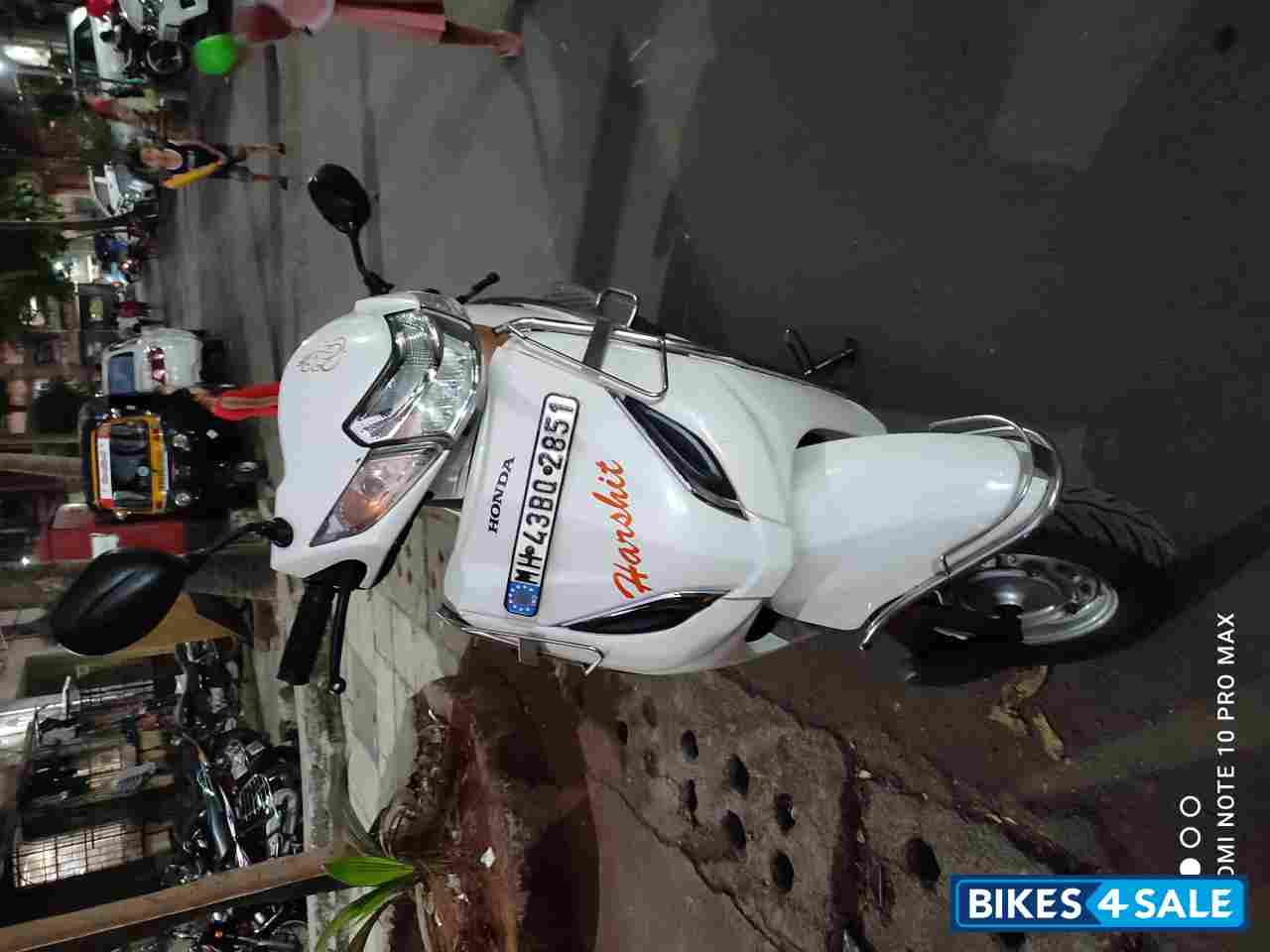 White Honda Activa 5G
