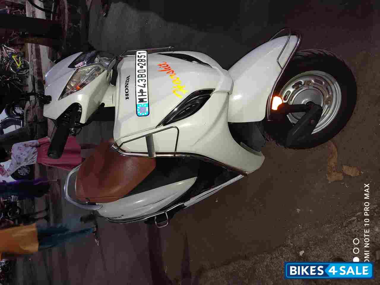 White Honda Activa 5G