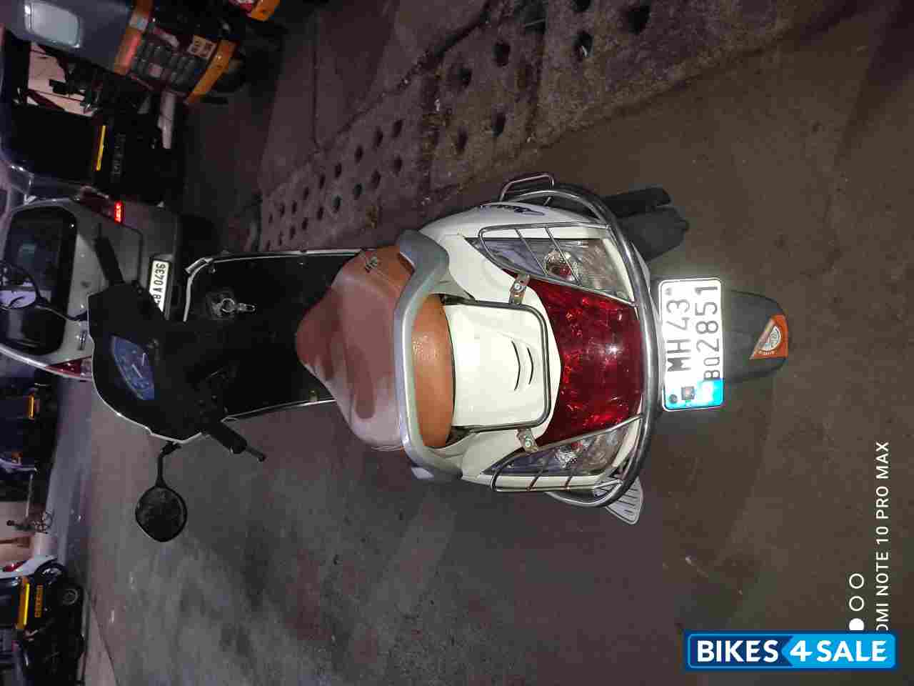 White Honda Activa 5G