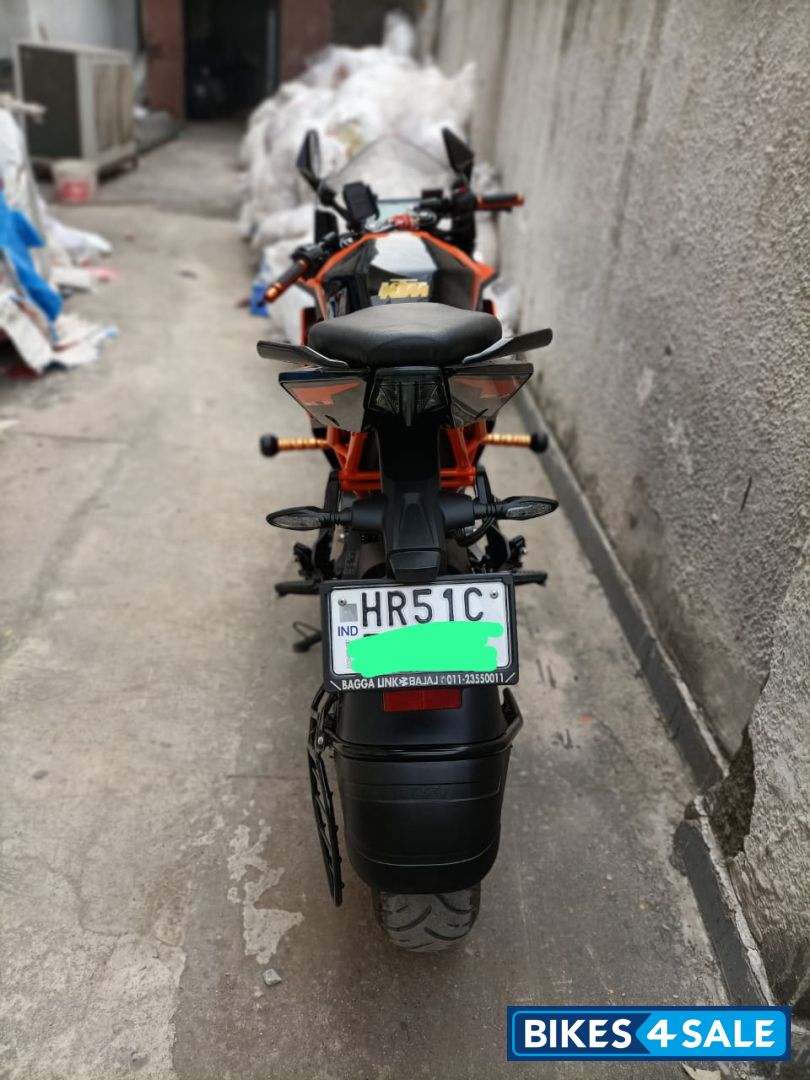 Ebony Black KTM RC 200 2022