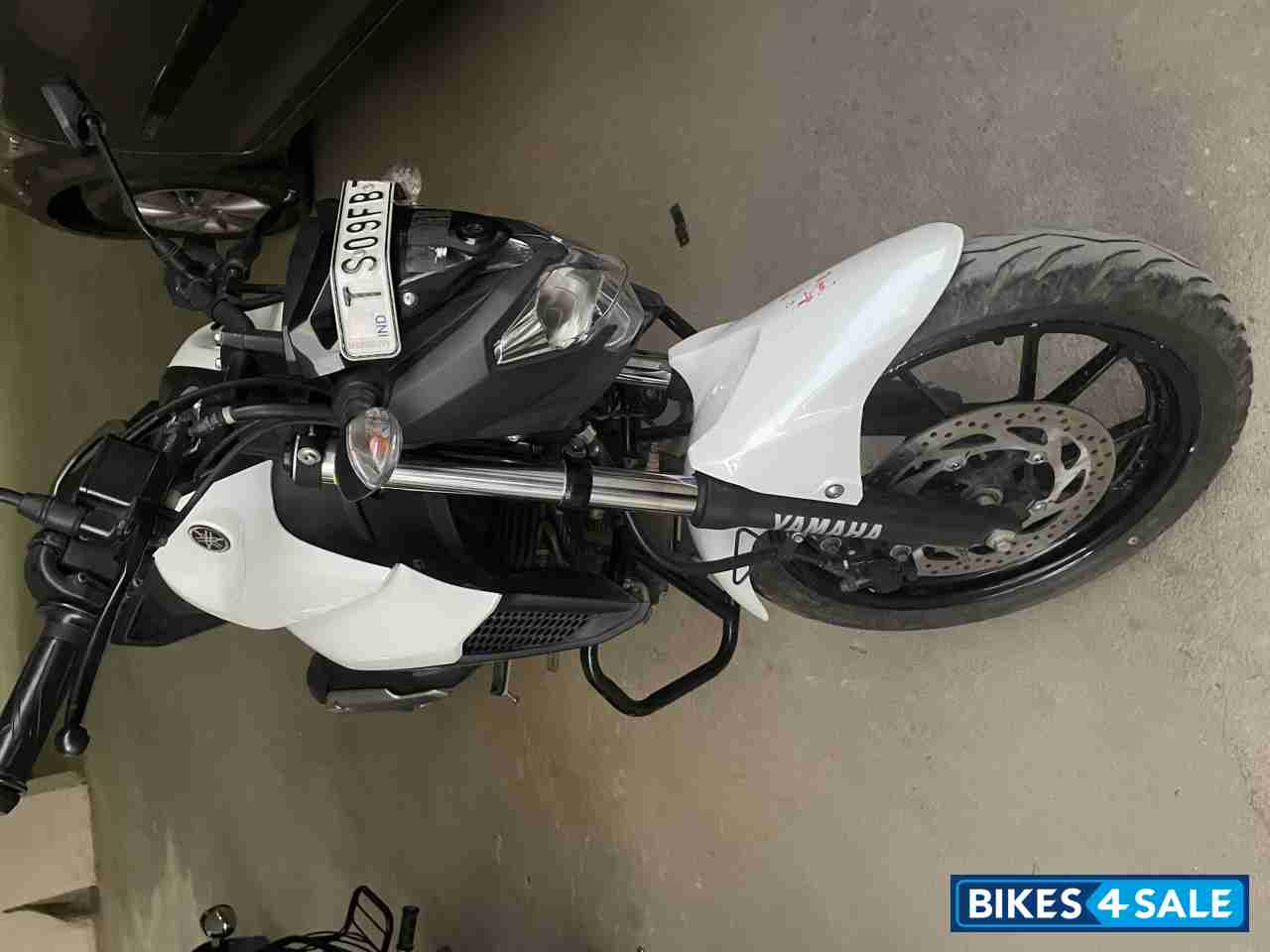 White Yamaha FZ25