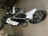White Yamaha FZ25