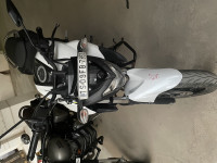 White Yamaha FZ25