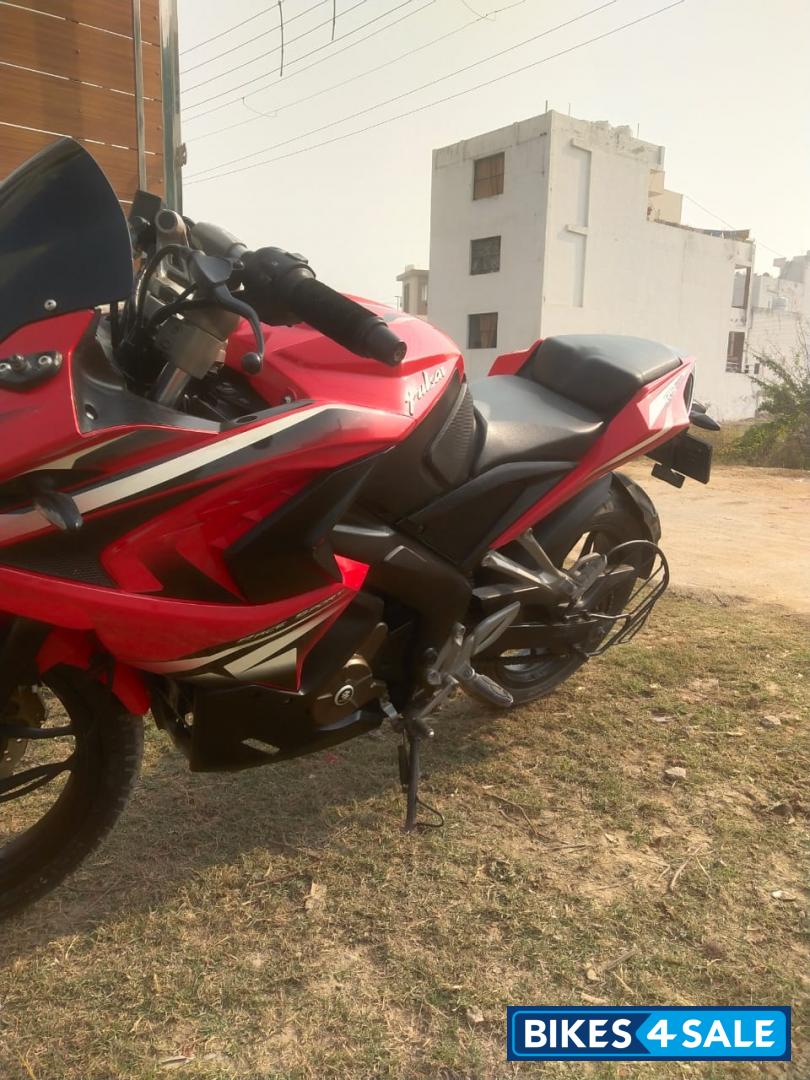 Bajaj Pulsar RS 200