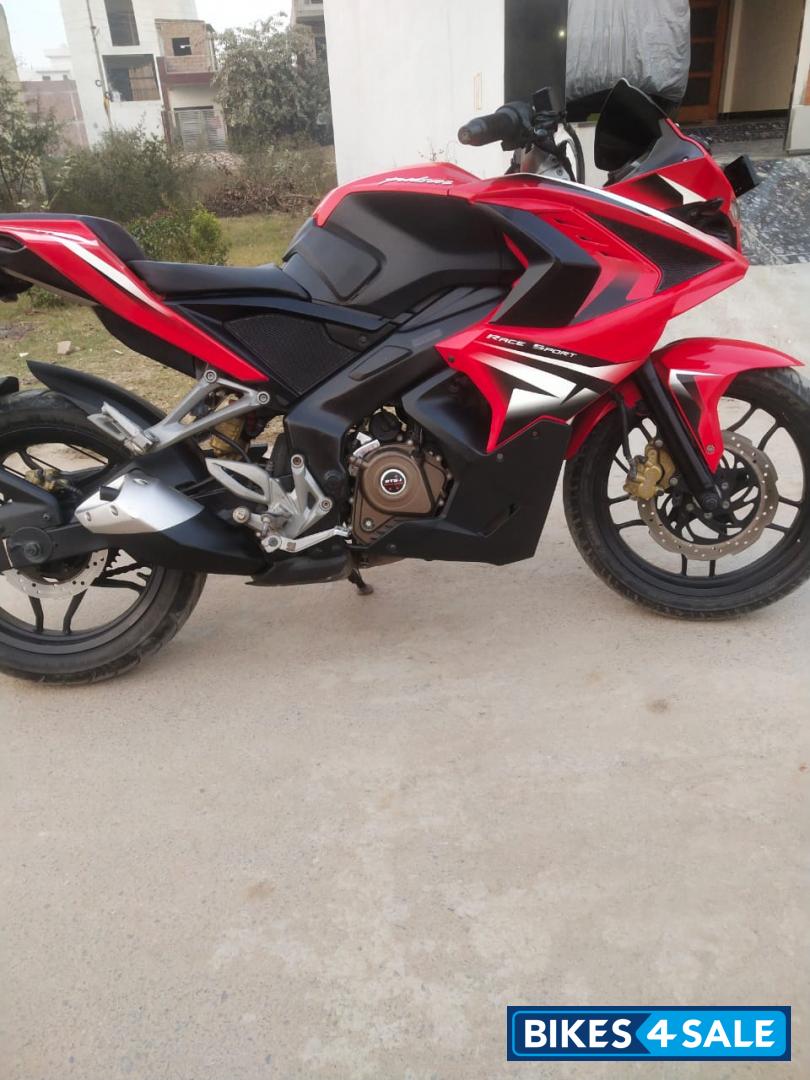 Bajaj Pulsar RS 200