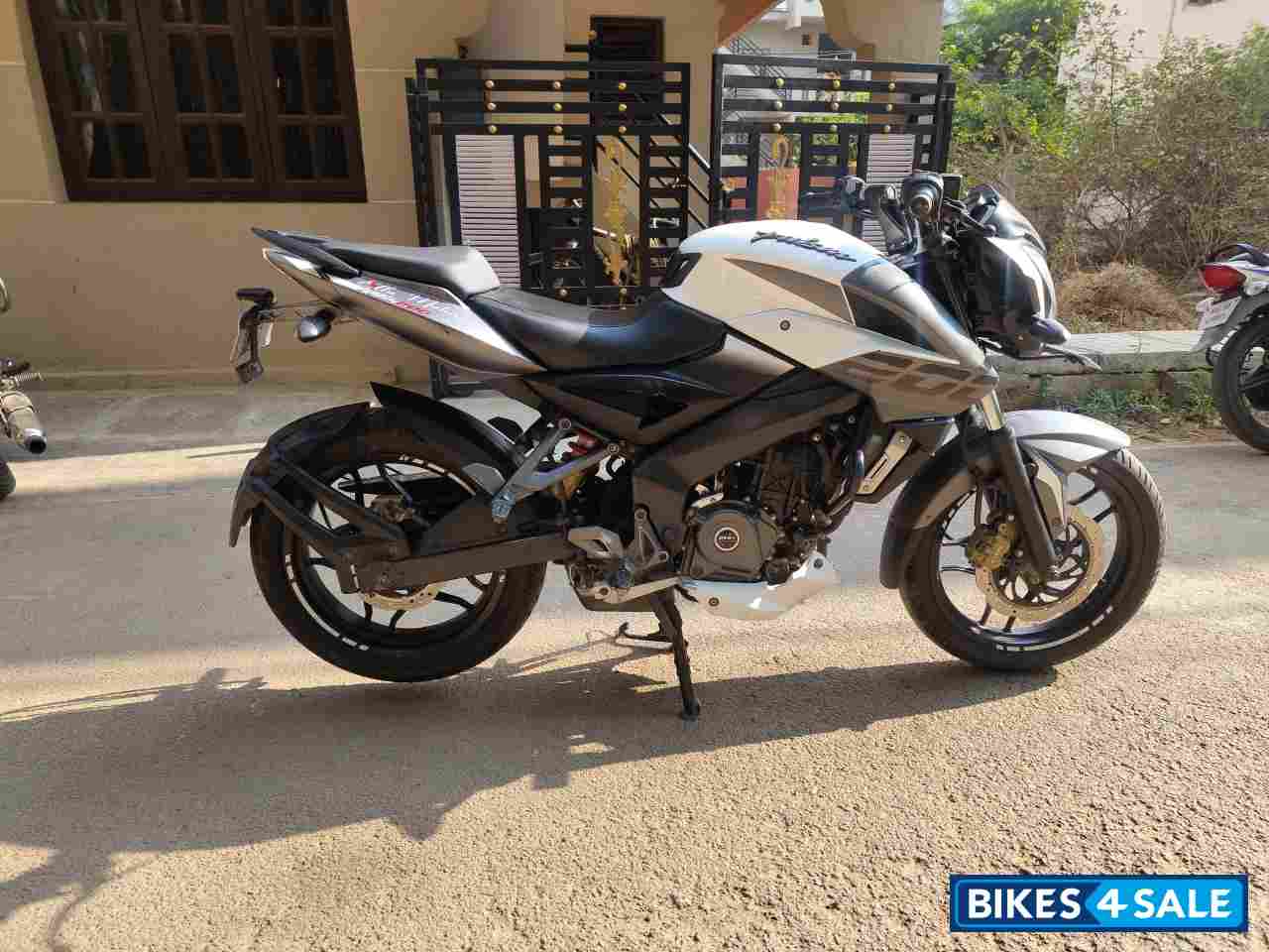Whitegray Bajaj Pulsar NS200